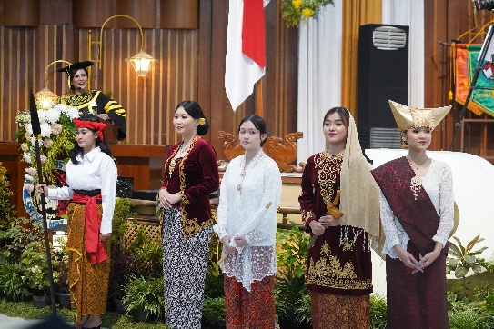 Semangat Kartini Warnai Wisuda Periode II Tahun 2026 UKSW, Perempuan Memimpin dan Menginspirasi