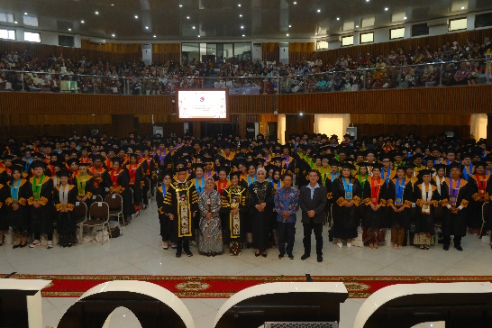 Tangis, Haru dan Terima Kasih: Wisuda UKSW Periode II Tahun 2026 Dedikasikan Kelulusan untuk Ibu
